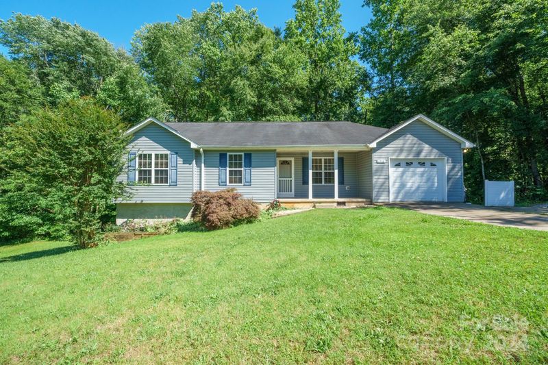 1958 Bakers Glade Ln, Hickory, NC 28602