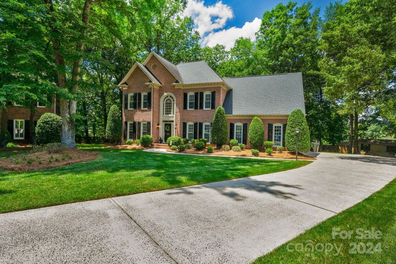 2207 Streatley Ln, Matthews, NC 28105