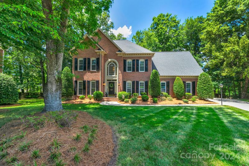 2207 Streatley Ln, Matthews, NC 28105