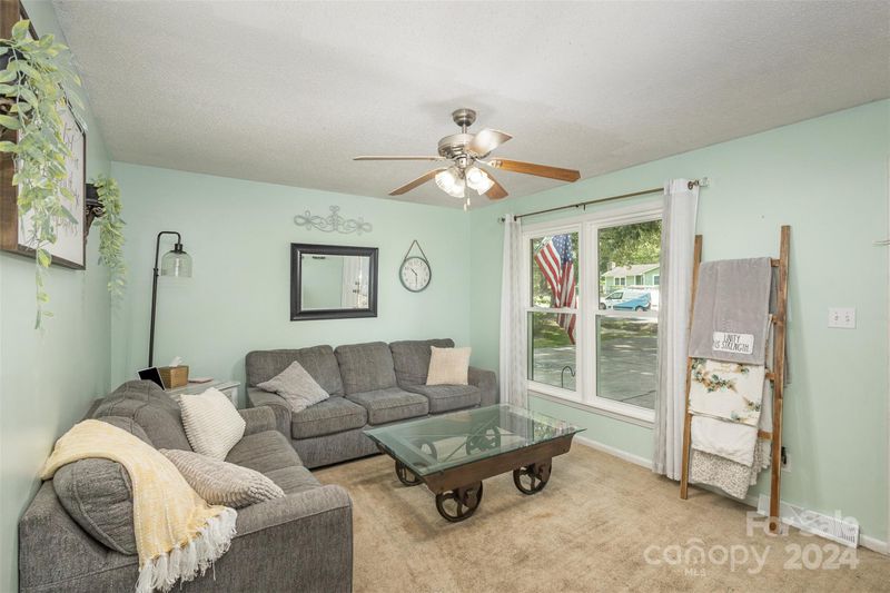 602 Westway Dr, Gastonia, NC 28054