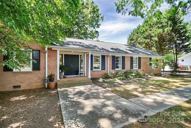 1038 Concord Rd, Davidson, NC 28036