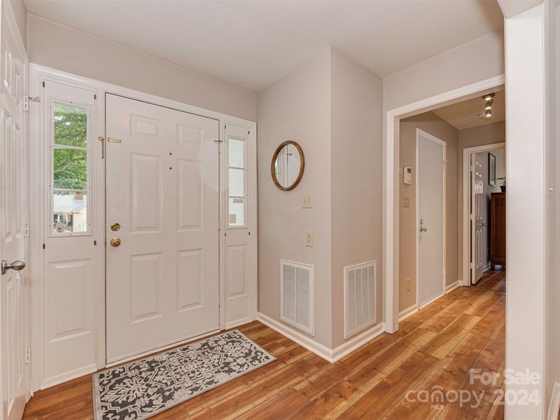 301 Foxfield Ln, Matthews, NC 28105