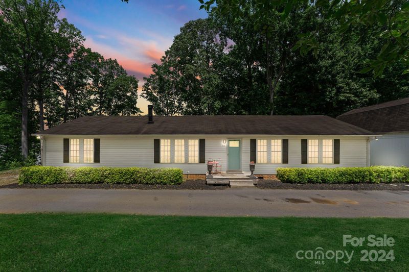 112 Larkhaven Ln, Mooresville, NC 28117