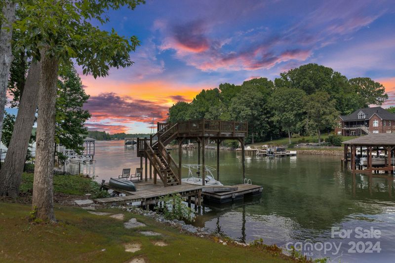 112 Larkhaven Ln, Mooresville, NC 28117