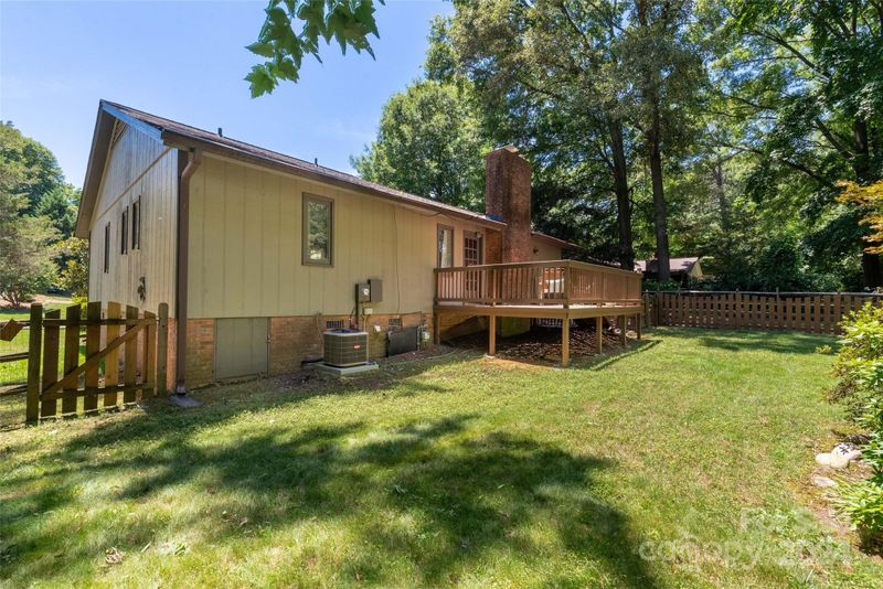 412 Wilcrest Dr, Matthews, NC 28105