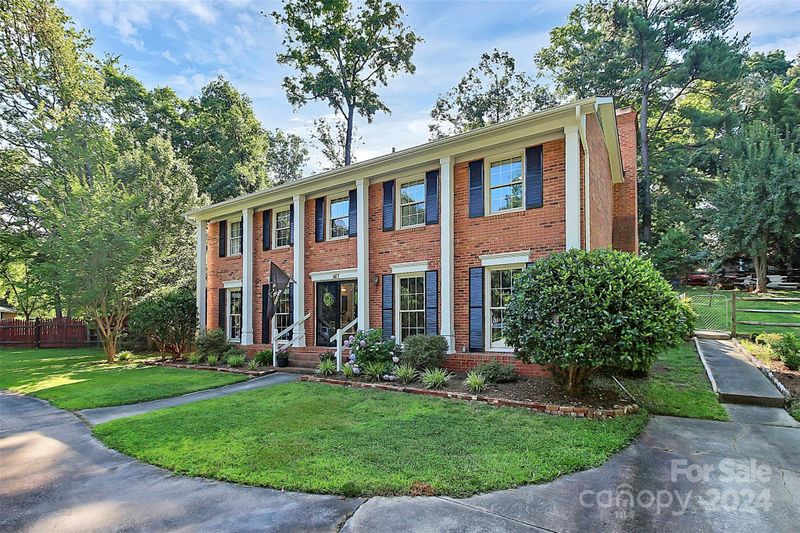 1417 Mclaughlin Dr, Charlotte, NC 28212