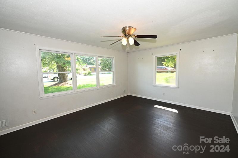 2130 14th Avenue Dr NE, Hickory, NC 28601