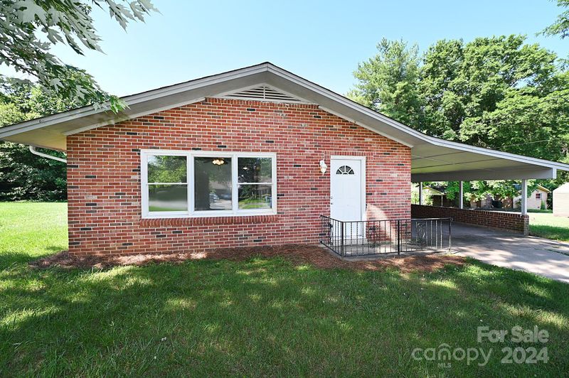 2130 14th Avenue Dr NE, Hickory, NC 28601