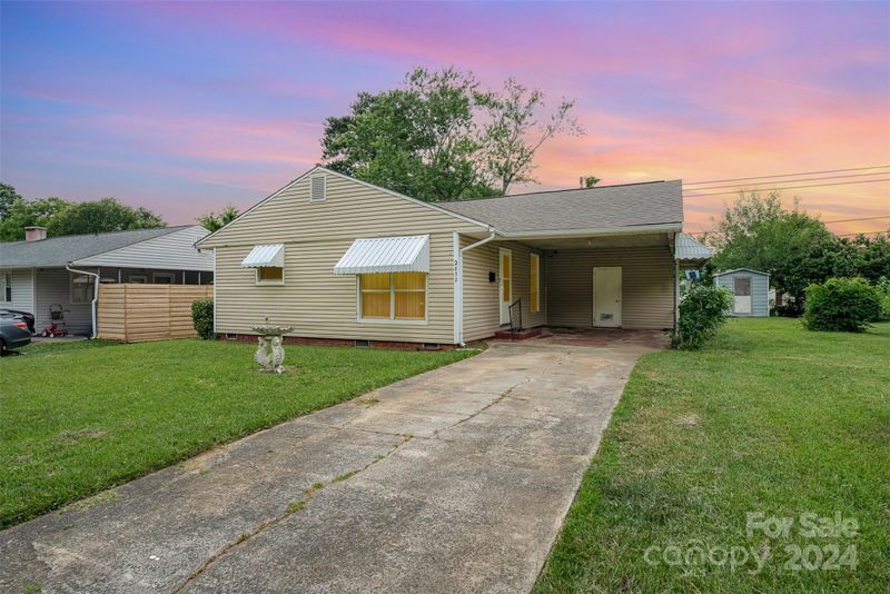 2832 Botany St, Charlotte, NC 28216