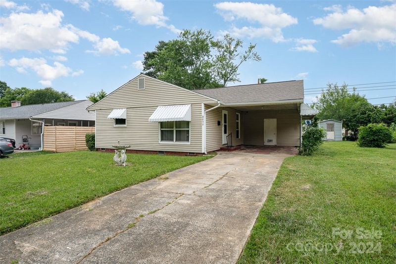 2832 Botany St, Charlotte, NC 28216