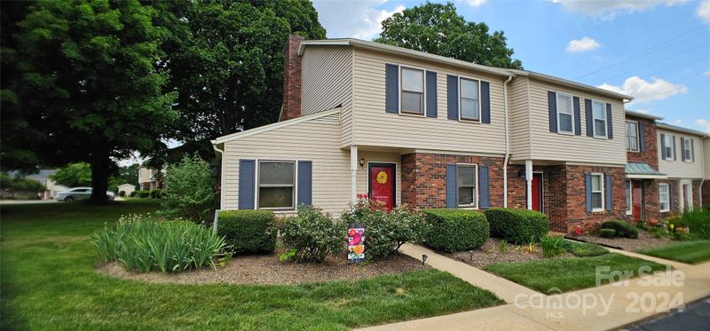 2705 N Center St #35, Hickory, NC 28601