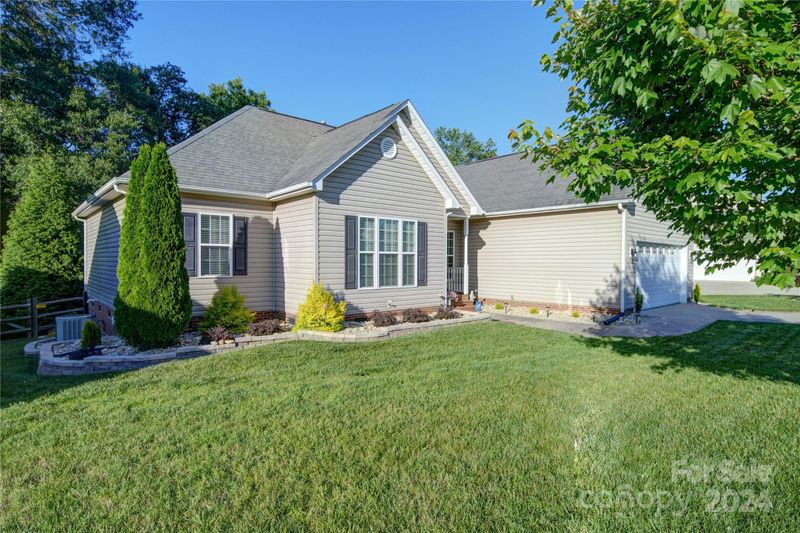 4044 Hereford Ln, Dallas, NC 28034