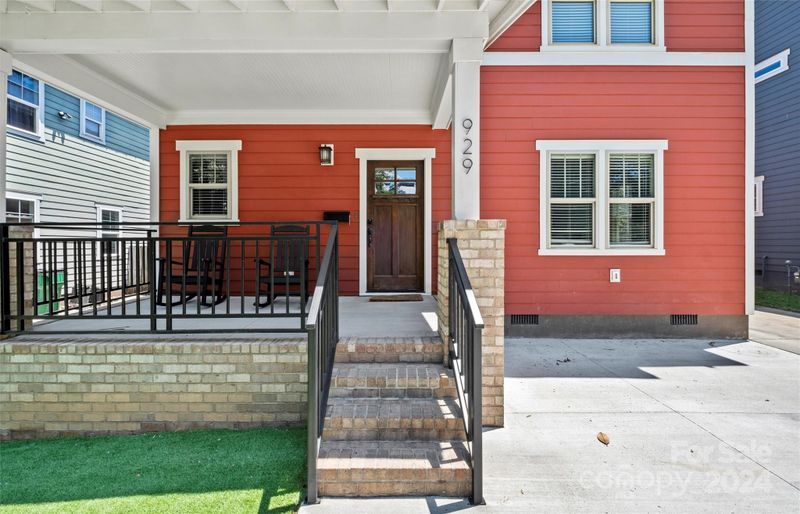 929 Sweetbriar St, Charlotte, NC 28205