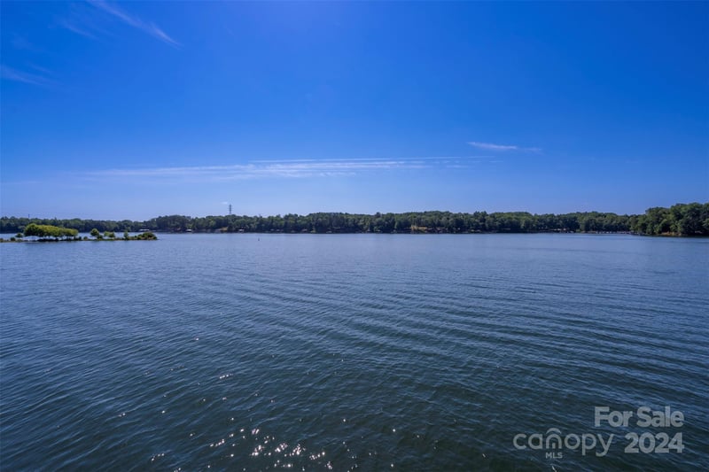 713 Island Point Rd, Mount Holly, NC 28120