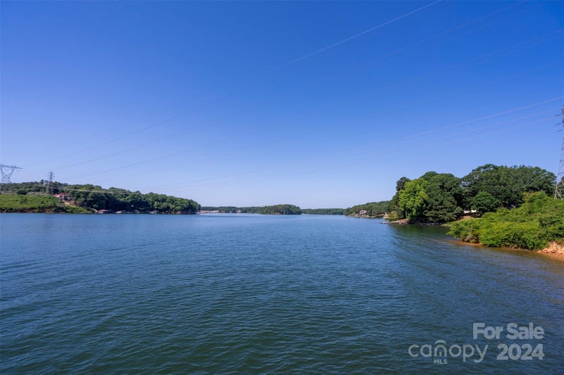 713 Island Point Rd, Mount Holly, NC 28120