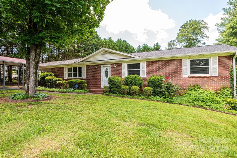 2232 Horseshoe Bend Rd, Hickory, NC 28601