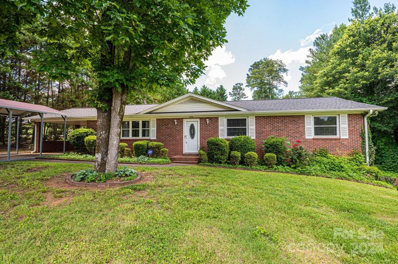 2232 Horseshoe Bend Rd, Hickory, NC 28601