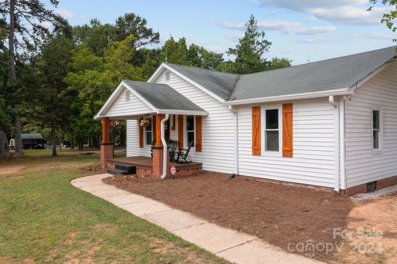 8431 Smith Rd, Kannapolis, NC 28081