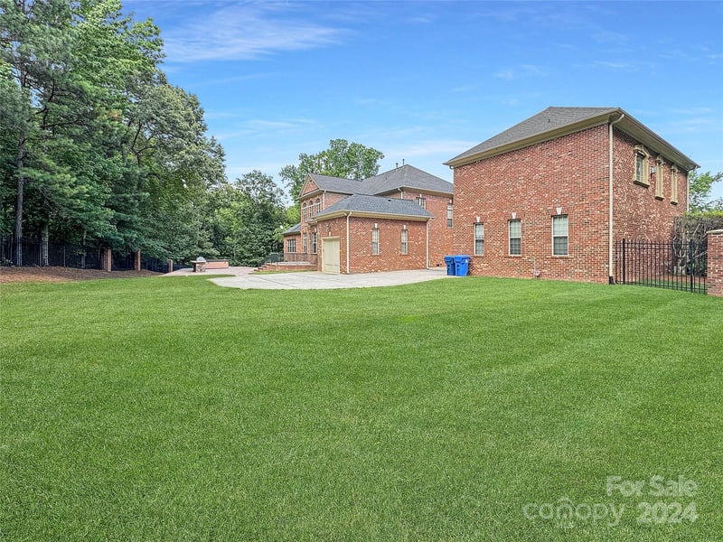 9100 Woodhall Lake Dr, Waxhaw, NC 28173