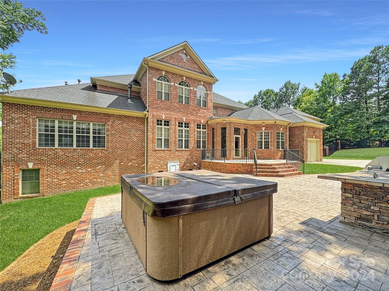 9100 Woodhall Lake Dr, Waxhaw, NC 28173