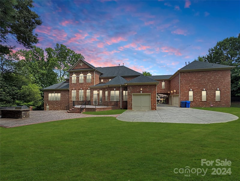 9100 Woodhall Lake Dr, Waxhaw, NC 28173