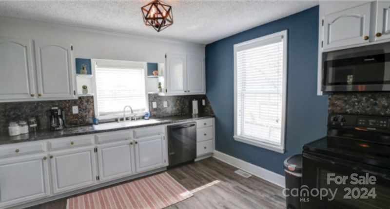 2428 Brevard St, Charlotte, NC 28205