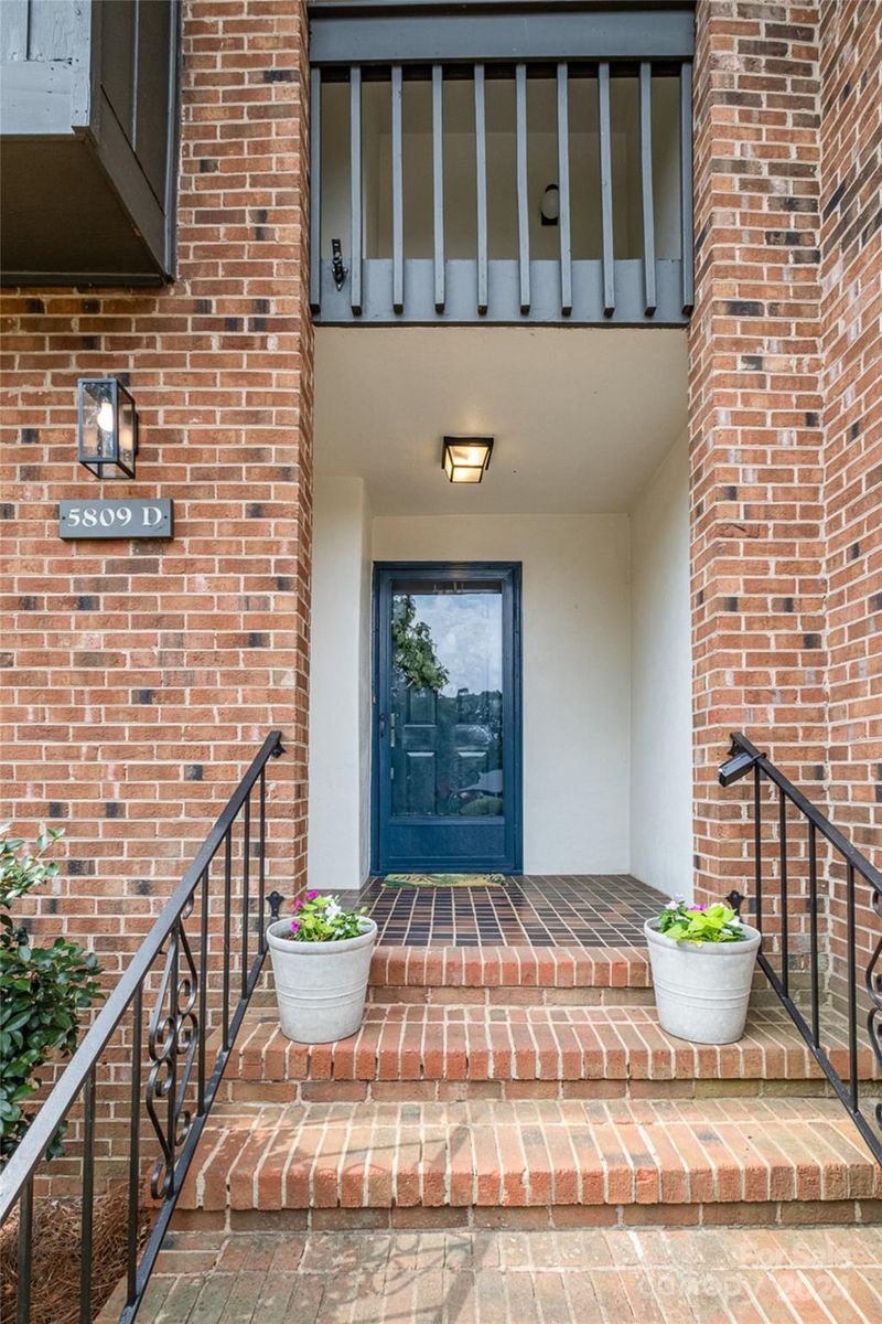5809 Sharon Rd #D, Charlotte, NC 28210
