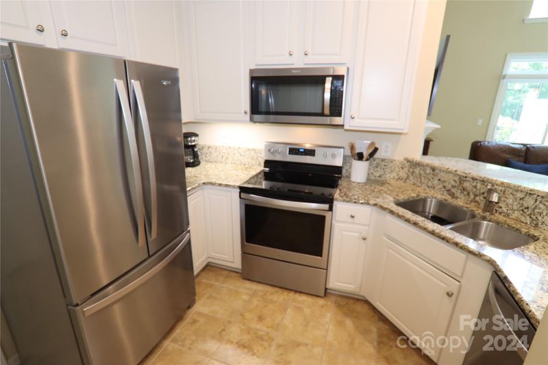 8662 Brookings Dr, Charlotte, NC 28269