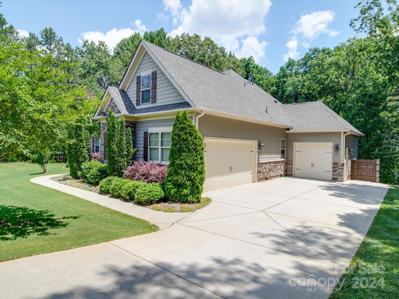 8124 Caliterra Dr, Mint Hill, NC 28227