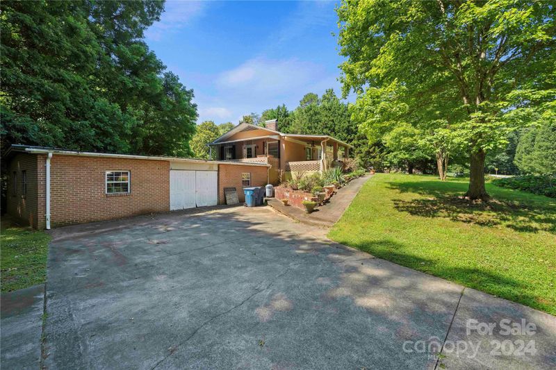 2500 Sunrise Dr, Hickory, NC 28602