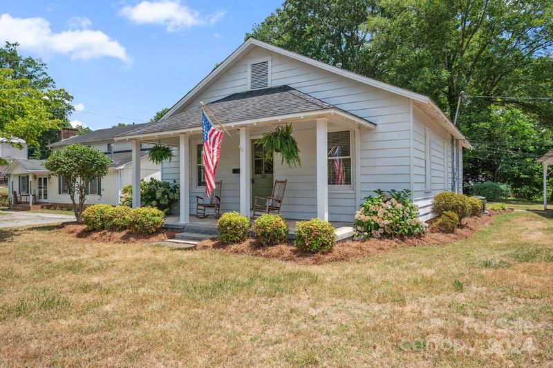 318 E Mcbee St, Lincolnton, NC 28092