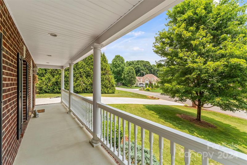 2531 Henry Falls Dr, Hickory, NC 28602