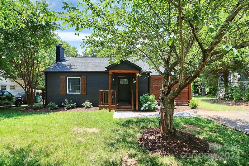 2742 Mayflower Rd, Charlotte, NC 28208