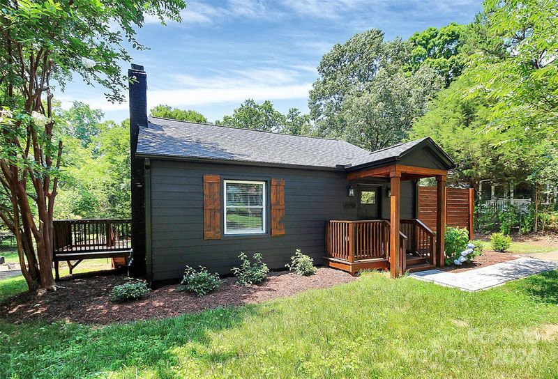 2742 Mayflower Rd, Charlotte, NC 28208