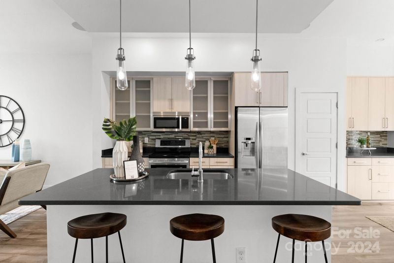215 Doggett St, Charlotte, NC 28203