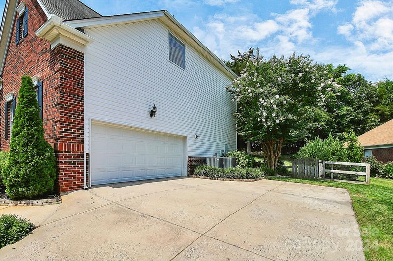 10926 Valley Spring Dr, Charlotte, NC 28277