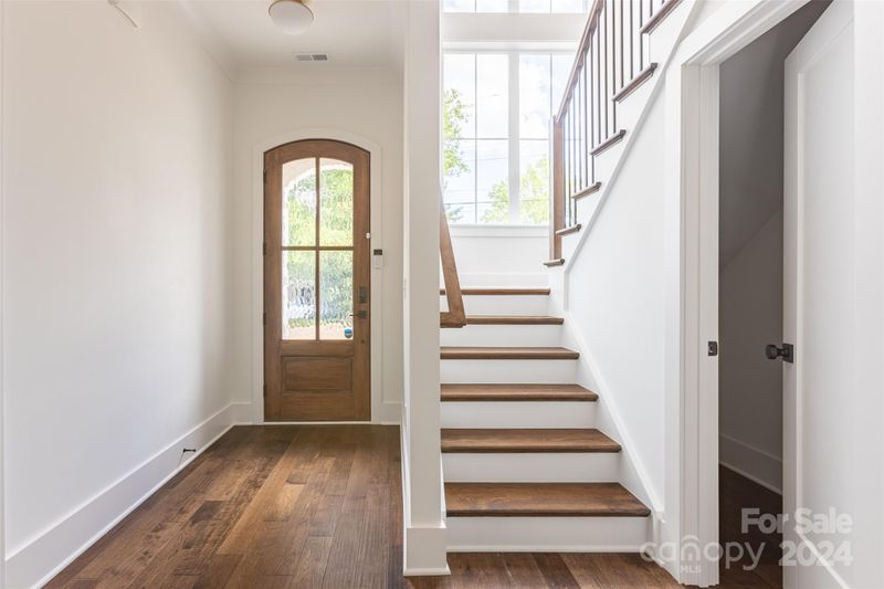 806 Ambassador St, Charlotte, NC 28208