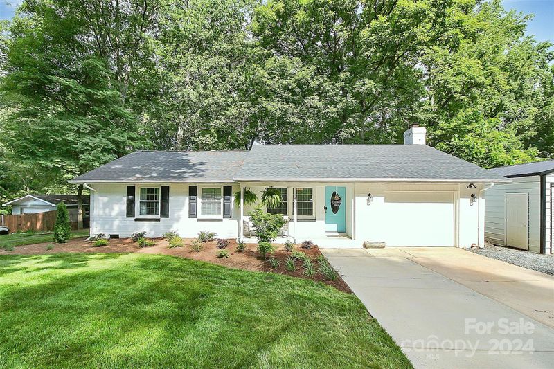6000 Davidson Dr, Matthews, NC 28104