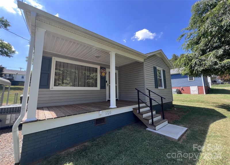 1720 N Davis Ave, Newton, NC 28658
