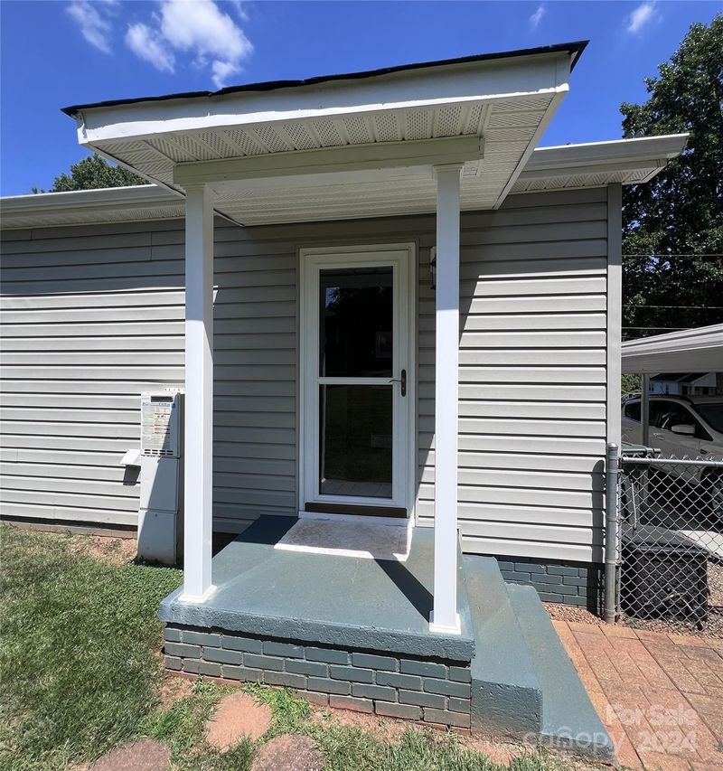 1720 N Davis Ave, Newton, NC 28658