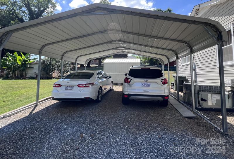 1720 N Davis Ave, Newton, NC 28658