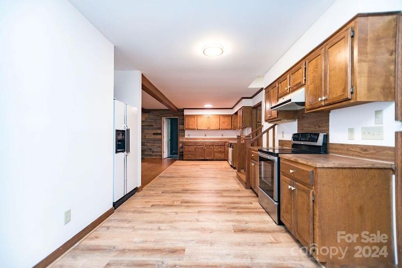 507 N Hawthorne St, Mount Holly, NC 28120