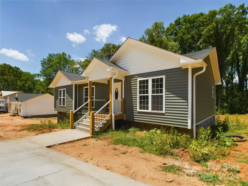 642 W 9th St, Newton, NC 28658