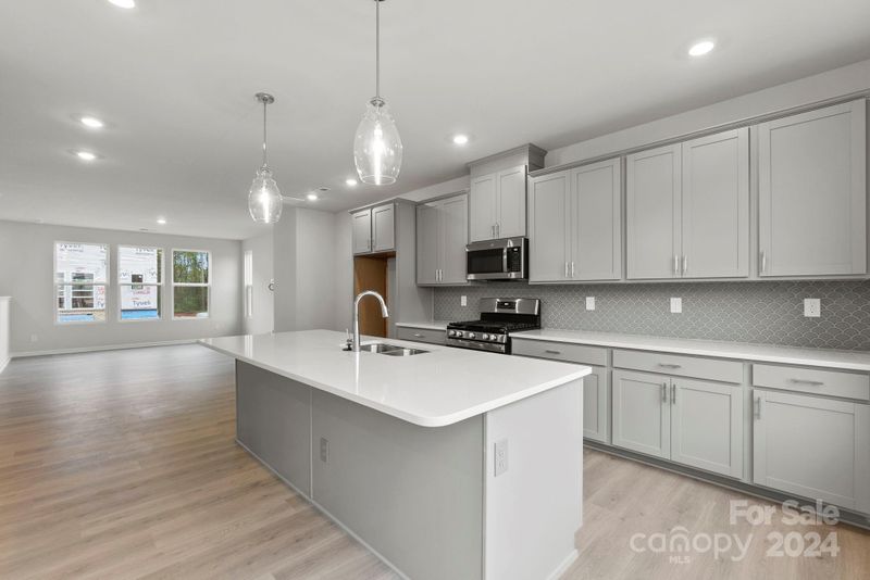 1504 Blanche St, Charlotte, NC 28262