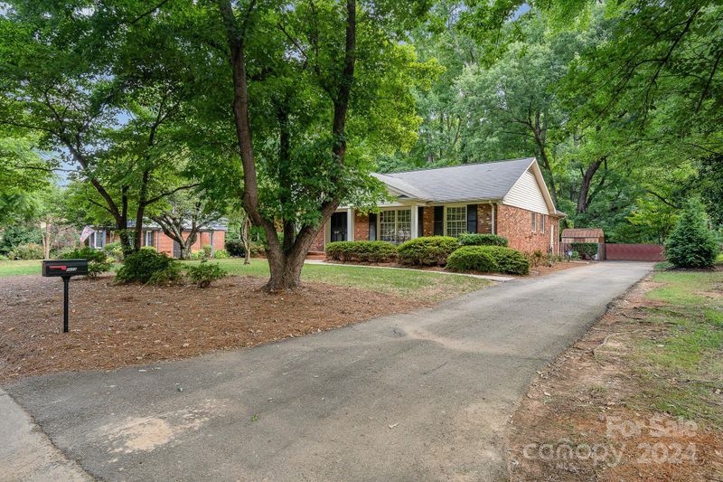 6529 Idlebrook Dr, Charlotte, NC 28212