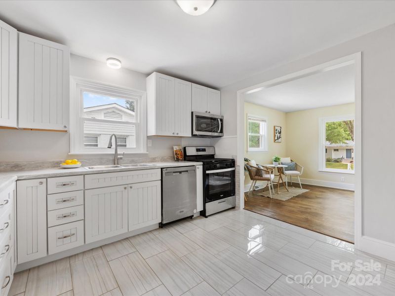 4727 Holbrook Dr, Charlotte, NC 28212