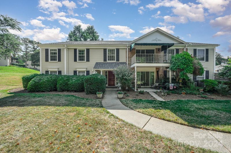 8309 Meadow Lakes Dr, Charlotte, NC 28210