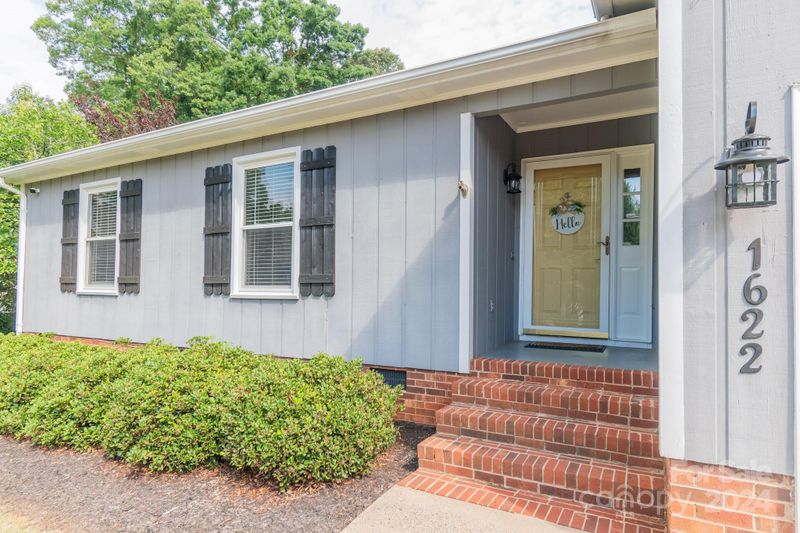 1622 Bishop Ct, Belmont, NC 28012