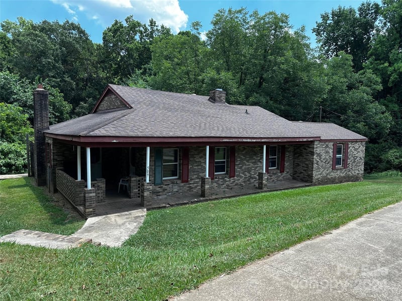 509 8th Avenue Extension, Cramerton, NC 28032