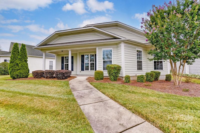 10135 Bishops Gate Blvd, Pineville, NC 28134